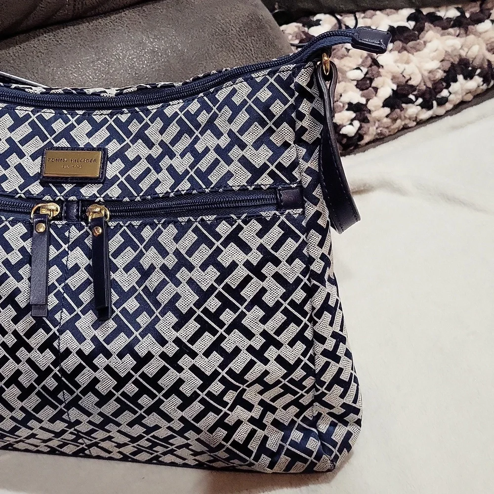 Tommy Hilfiger Purse - Picture 4 of 14